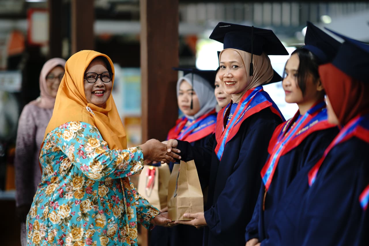 Perkuat Kualitas Keluarga, TP PKK Kecamatan Taman Wisuda SOTH dan Selantang
