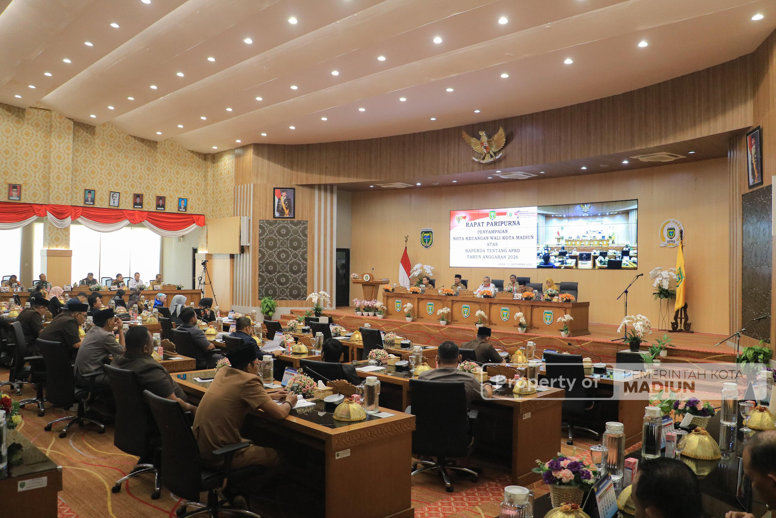 Bahas Raperda APBD 2026, Wali Kota Madiun Sampaikan Nota Keuangan