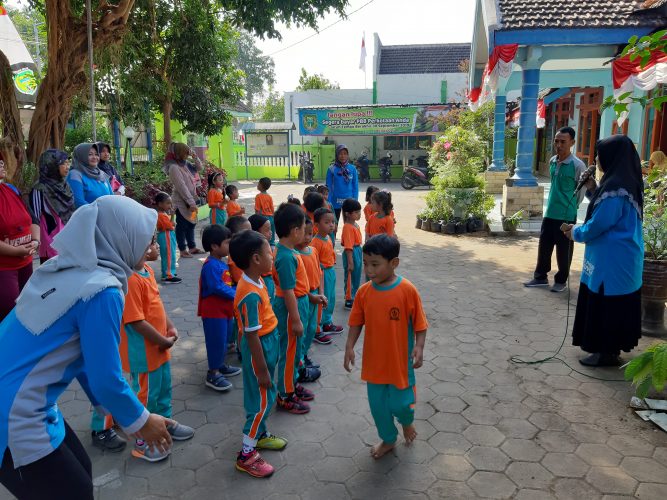 Kunjungan Murid Paud Mutiara di Kantor Kelurahan Banjarejo