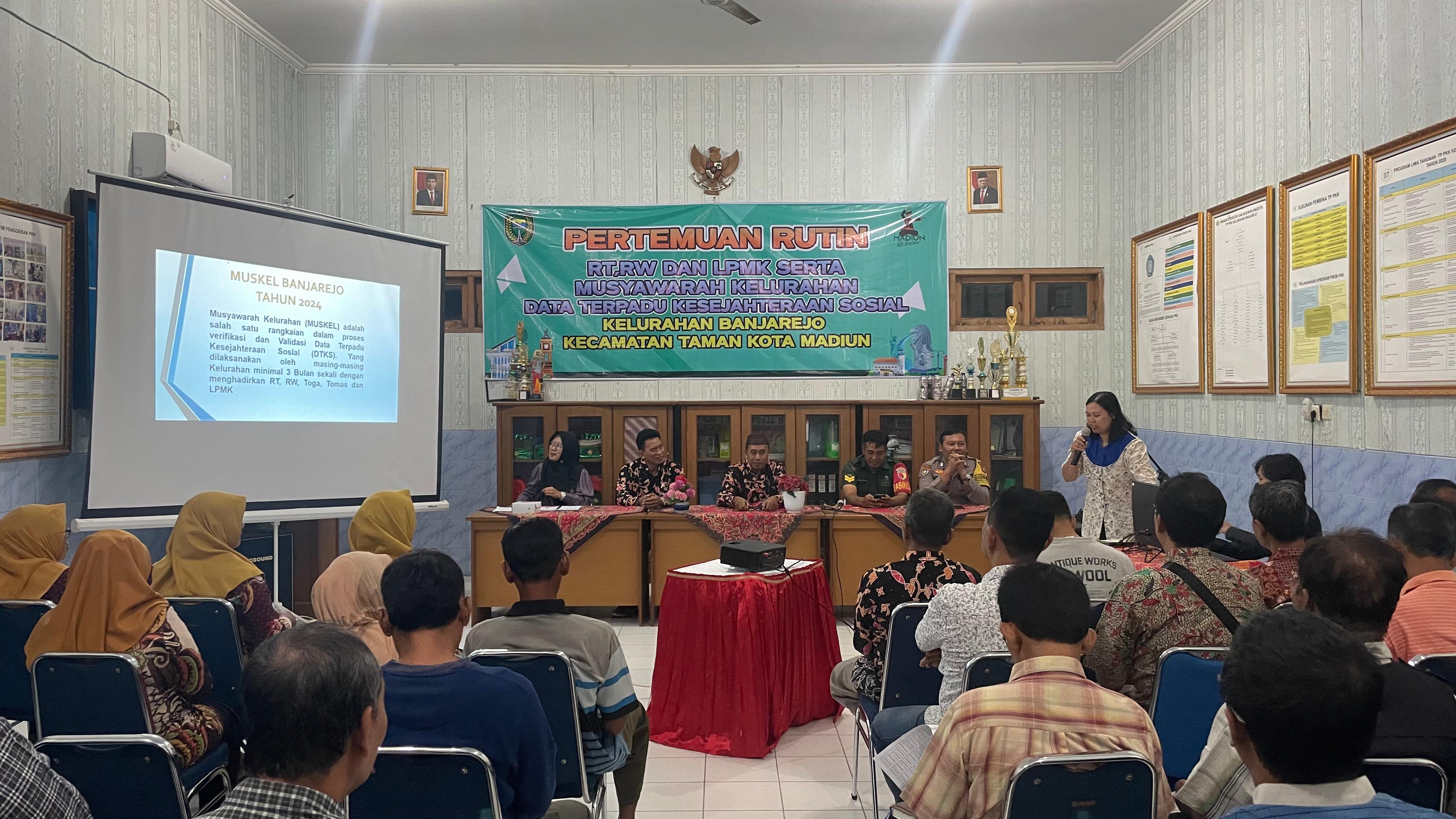 Musyawarah Kelurahan Banjarejo Bahas Data DTKS dan Persiapan HUT RI ke-79