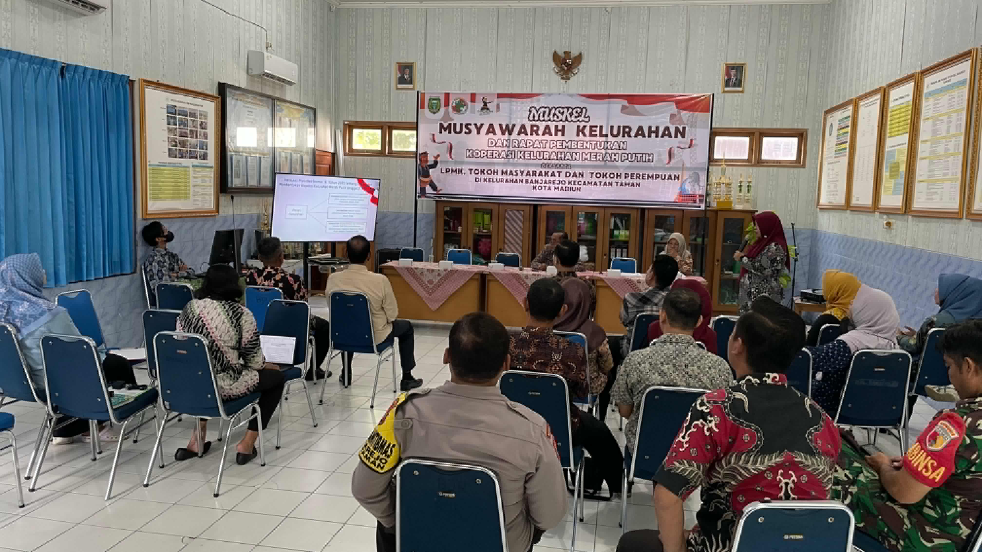 Kelurahan Banjarejo Gelar Rapat Pembentukan Koperasi Merah Putih dan Pembekalan dari Dinas Tenaga Kerja Kota Madiun